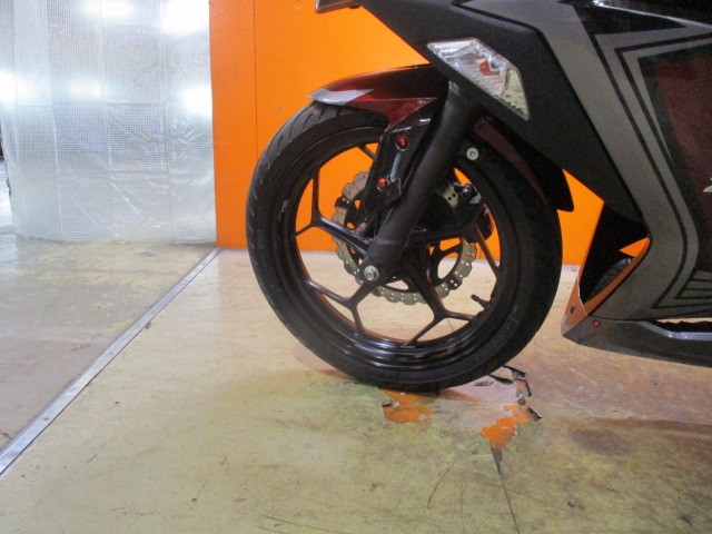 ホイールもこの通り状態グッド！フォークのアウターまでもが綺麗な一台は冗談抜きの早い者勝ちの一台！